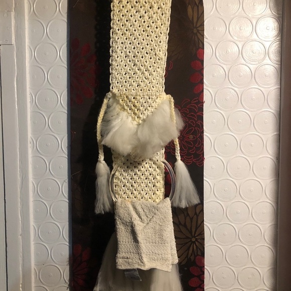 Vintage Macrame Towel Holder. Rare Find - Picture 2 of 9